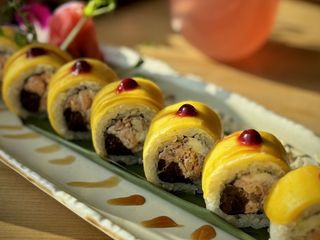 PIECZONY ŁOSOŚ OWIJANY MANGO