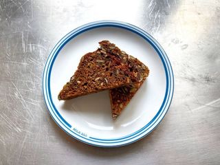 Chleb żytni na słodzie z nasionami (110g)