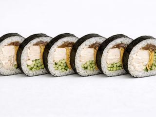 Futomaki z pieczoną rybą maślaną 6 szt.