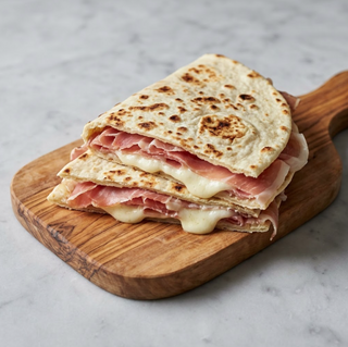 Piadina crudo e mozzarella