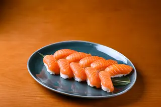 F3 Nigiri Salmão