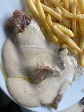 Escalope de vitela com cogumelos e natas