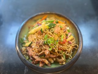 tallarines con secreto anticuchero