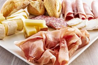 Assortiment De Charcuterie Et Fromage