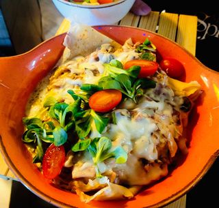 Naleśnik z wędzonym łososiem - zapiekany