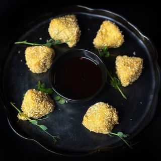 Камамбер фрі з журавлиним соусом (180г)