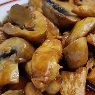 Pollo con champiñones