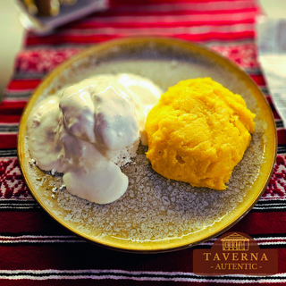 Mamaliga cu branza si smantana