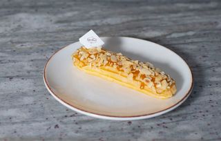 ეკლერი კარამელით