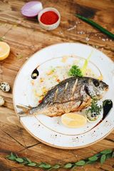 Дорадо запеченная с травами