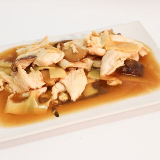 Pollo con funghi e bambù