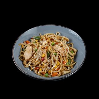 Локшина з куркою і овочами