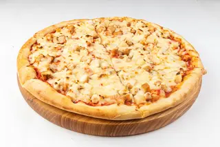 Пицца с курицей и грибами