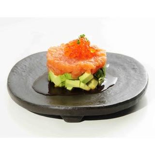 21. Tartar De Salmón Con Aguacate