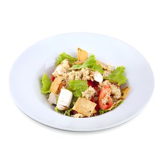 Салат киноа по-гречески