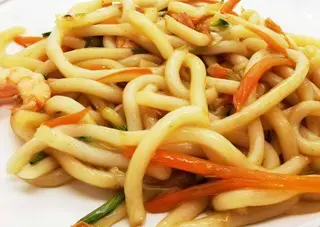 Yaki udon con ebi