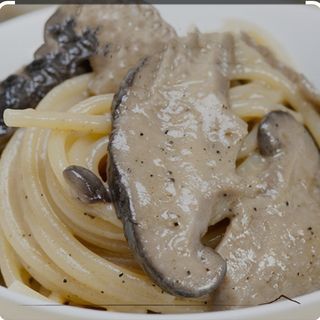 Pasta Senza Pomodoro  chorizo setas Con Tartufo  
