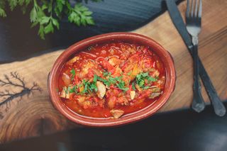 Carne la gratar in sos picant (mesanica)