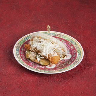 Бао с криспи креветкой и соусом тонкацу-майо