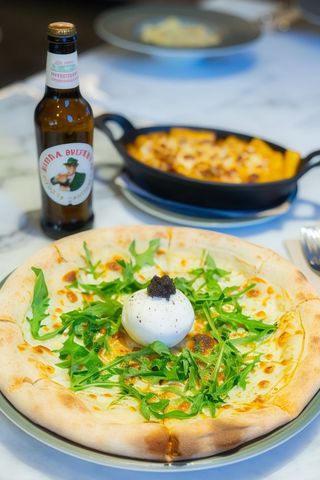 Pizza Burrata y Tartufo (30 Cm.)