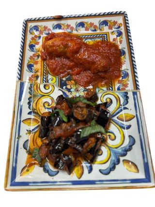 Salsiccia al ragù con melanzane