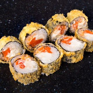 Теплий рол з лососем