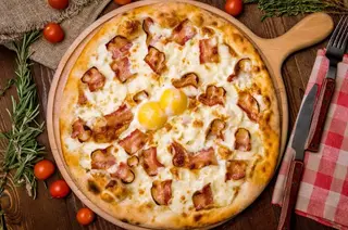 Pizza carbonara