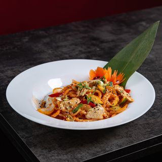 Smażony makaron Udon na ostro z Kaczka i warzywami