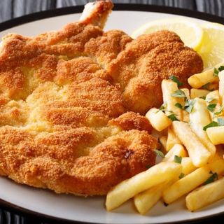 Cotoletta di pollo + contorno di patatine fritte