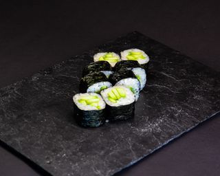 Maki de aguacate (8 pzs.)