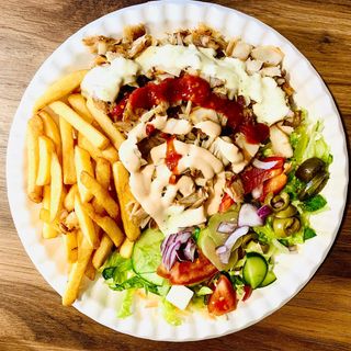 Zain na talerzu kebab z serem