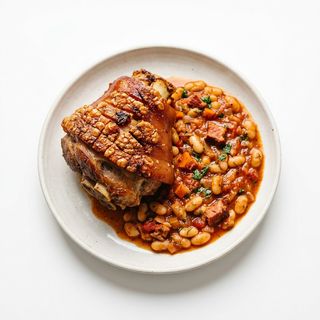 Ciolan de porc cu iahnie de fasole