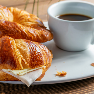 2Café + 2Croissant mixto Jamón York y Queso