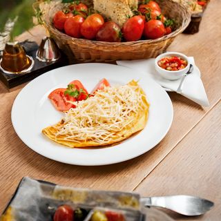 Omlet sa bukovačom i dimljenim sirom