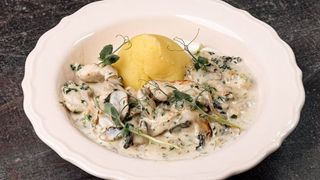 Куриное Филе С Шампиньонами В Соусе Из Шпината (300г)