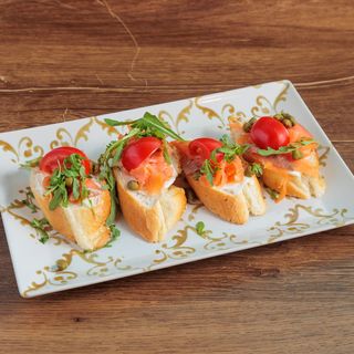 Bruschetta sa lososom