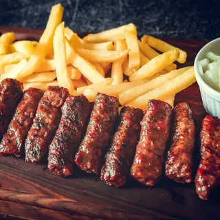 Ćevapi na žaru sa kajmakom
