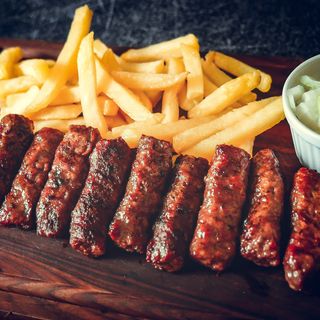 Ćevapi na žaru sa kajmakom