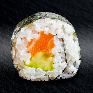 Футомаки Сьомга и авокадо (6 бр. / 150г)