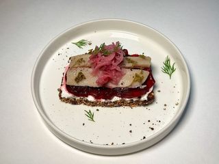 Смореброд з оселедцем та буряком (230g)