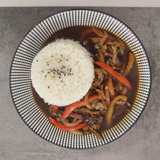 Arroz blanco con ternera Con salsa de ostra