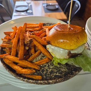 Hamburguesa con 'SCAMORZA' ahumada