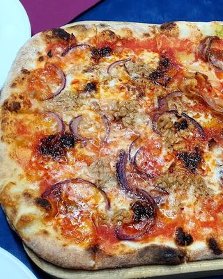 Pizza alla pala tonno e cipolla