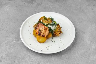 Smoked лосось, печена картопля, пашот, сметана, ікра щуки (400г)