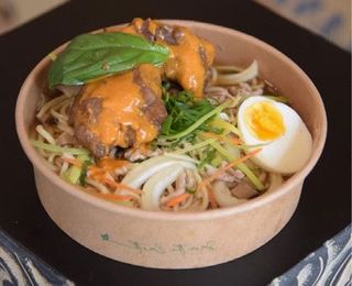 Mian de costilla con salsa thai