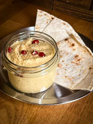 hummus + lawasz