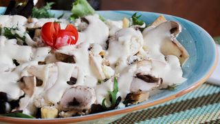 ENSALADA CÉSAR DE CHAMPIÑONES Y HEURA