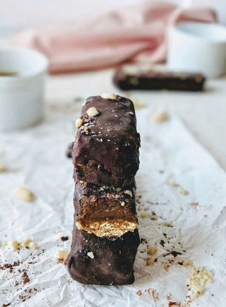 Baton Raw Vegan  Snickers Bar