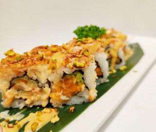 Uramaki flambé roll