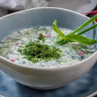 Окрошка на кефірі з куркою